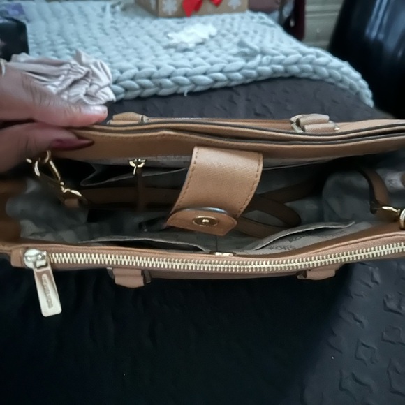Michael kors large Sutton satchel in camel color - Picture 3 of 3